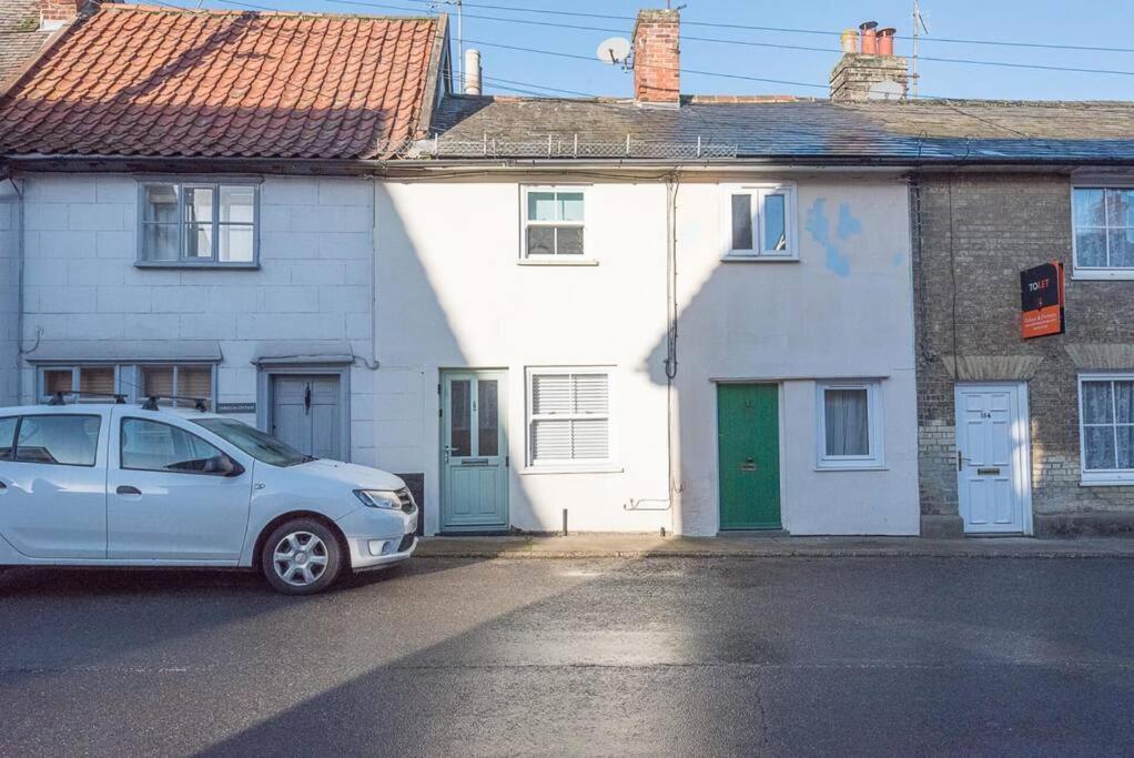 Button Cottage, Wickham Market Exterior photo